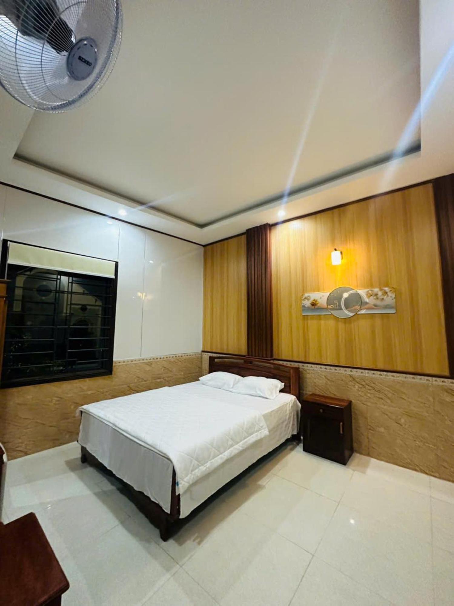 Binh Minh Hotel Pleiku Exterior photo